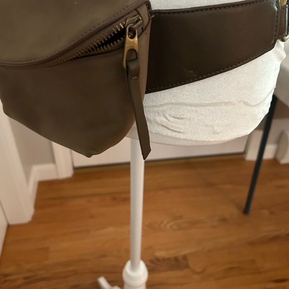 Waist Bag Faux Tan Leather. Universal Thread - Picture 4 of 12